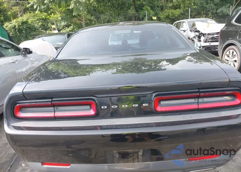 2015 Dodge Challenger Sxt z USA, uszkodzony, nr VIN 2C3CDZAG8FH719491